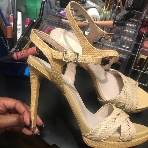 Cream...straw and patent Vince Camuto sandal - Picture 2 of 3